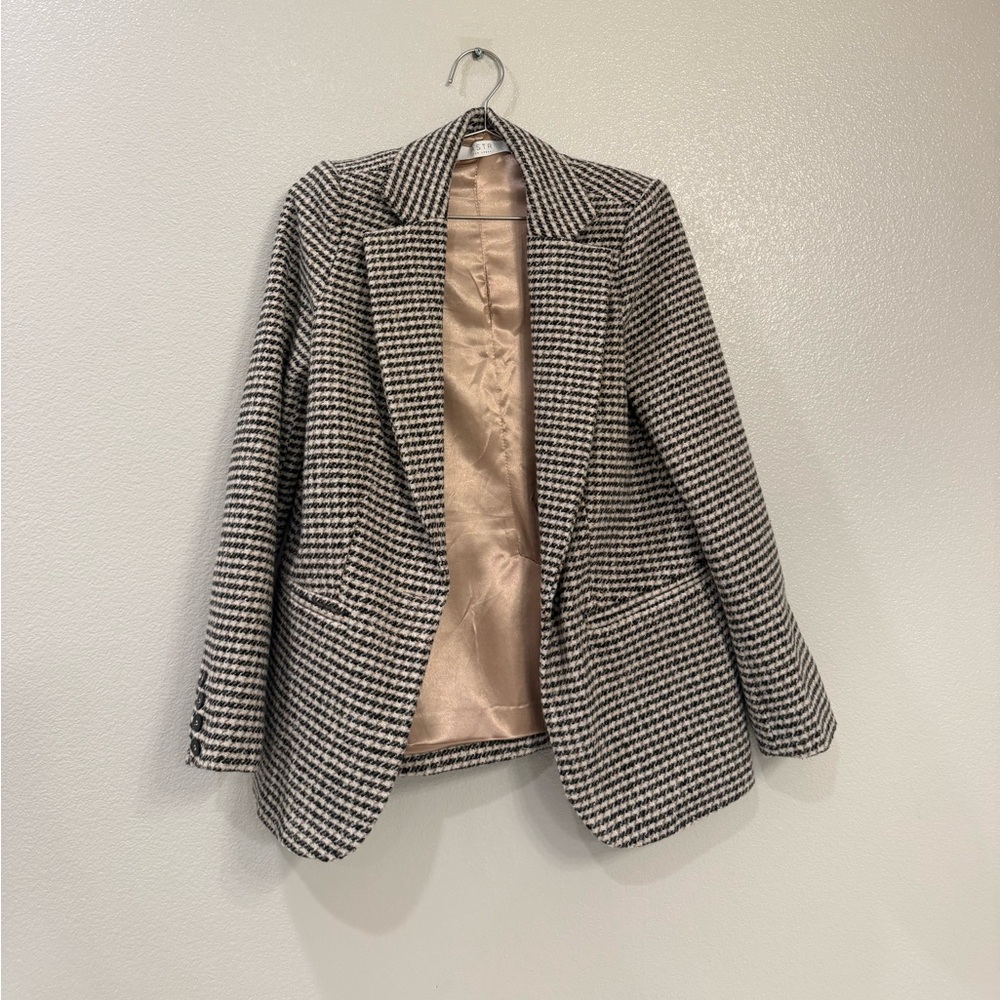 ASTR Pauline Houndstooth Gingham Blazer - Picture 2 of 8